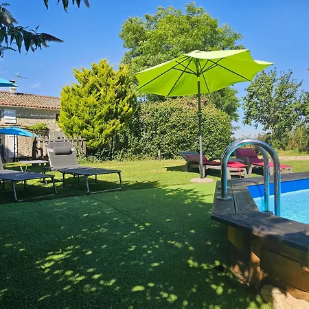 Feriehus Maison Charentaise Avec Piscine Et Boulodrome Genouille (Charente-Maritime)