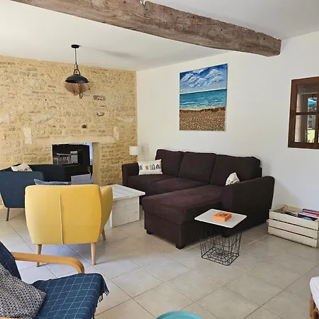 Feriehus Maison Charentaise Avec Piscine Et Boulodrome Genouille (Charente-Maritime)