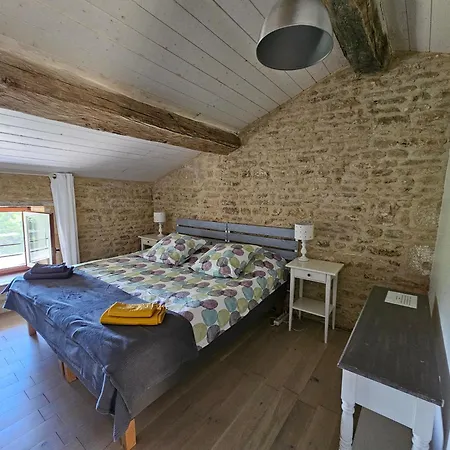 Maison Charentaise Avec Piscine Et Boulodrome بيت للعطل *
