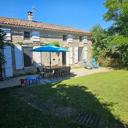 Maison Charentaise Avec Piscine Et Boulodrome Prázdninový dům *