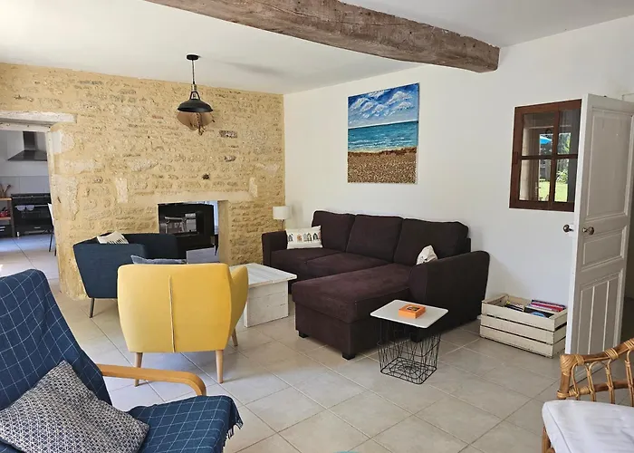 Сasa de vacaciones Maison Charentaise Avec Piscine Et Boulodrome Genouille (Charente-Maritime)