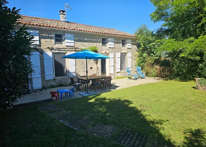 Maison Charentaise Avec Piscine Et Boulodrome Сasa de vacaciones *