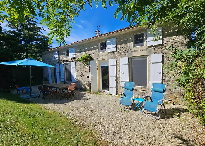 Maison Charentaise Avec Piscine Et Boulodrome